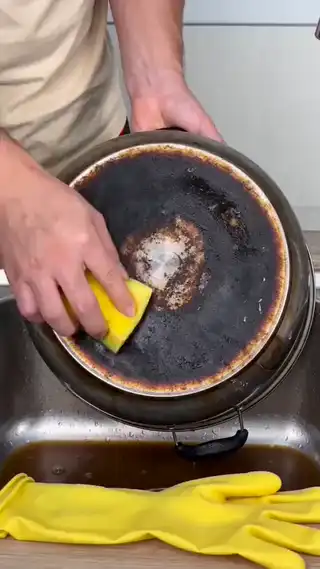 ✨ ¿Cansada de ver tus ollas manchadas aunque las laves una y otra vez? ✨